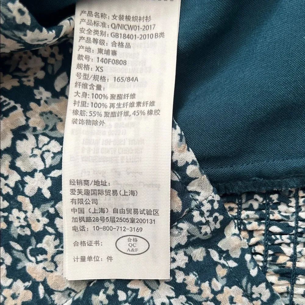 Like New! Abercrombie and Fitch Puff Sleeve Tie back Floral Top in Size XS - Picture 10 of 14
